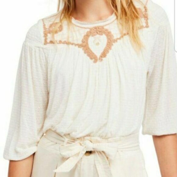Free People Begonia Tee Embroidered Blouse Top Peasant Flowy Textured XS 220430 - Picture 2 of 9